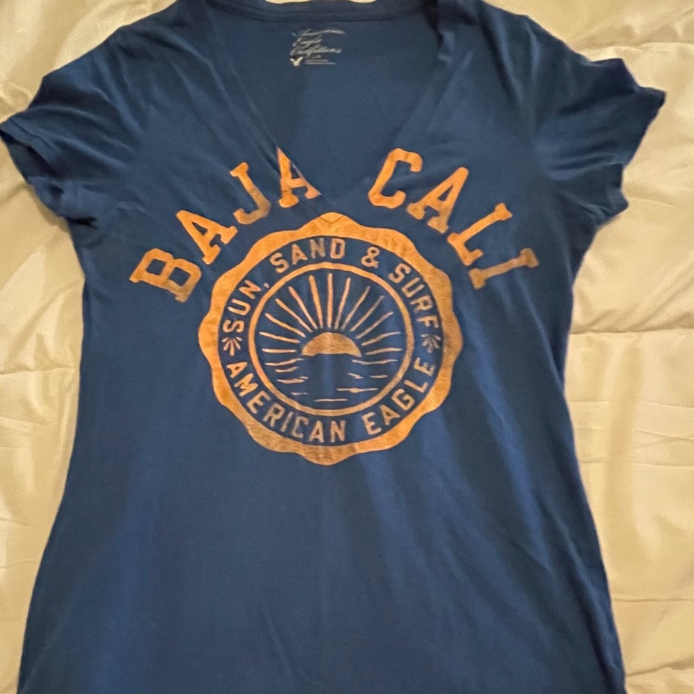 American Eagle vneck tshirt